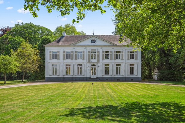 Prachtig kasteel in parktuin te SINT-KATELIJNE-WAVER