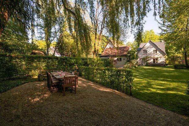 Karaktervolle villa in het groene Dennenburg.