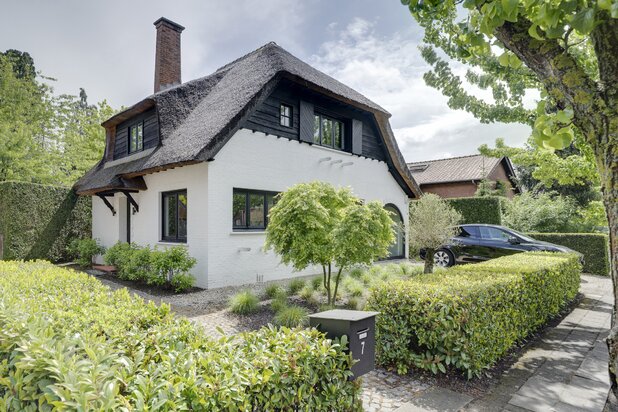 Prachtige rietgedekte villa te koop