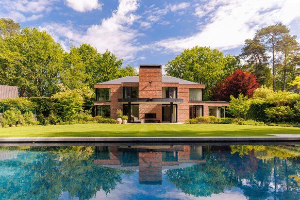 Architecturale villa Luc Van Laere op toplocatie 