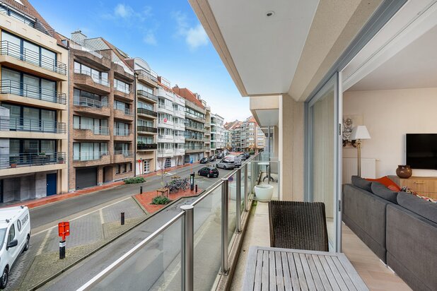 Lichtrijk appartement van 100 m² met terras, gelegen in de Koningslaan.
