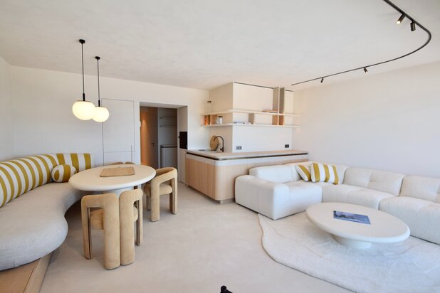 Fantastisch gerenoveerd appartement met zeezicht gelegen tussen het Lichttorenplein en het Albertplein