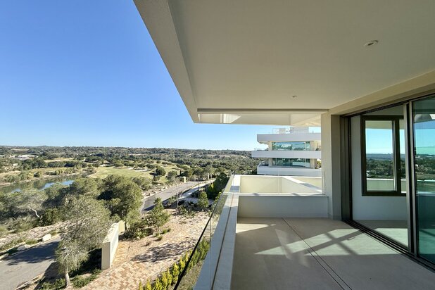 Exclusief instapklaar hoekappartement met 3 slaapkamers in Madroño II, Las Colinas Golf & Country Club