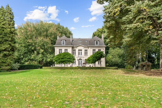 Prachtig kasteel met koetshuis op meer dan 8,7 hectare!