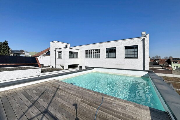 Triplex Loft Exceptionnel avec Piscine Privée et Terrasse