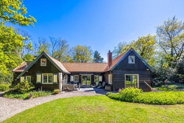 Villa for sale at BUSSUM with reference 19211942975