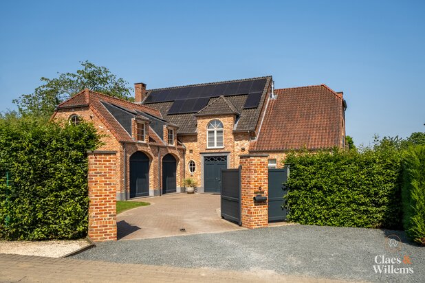 Spacious villa for sale in Dilbeek office/ kangaroo living 