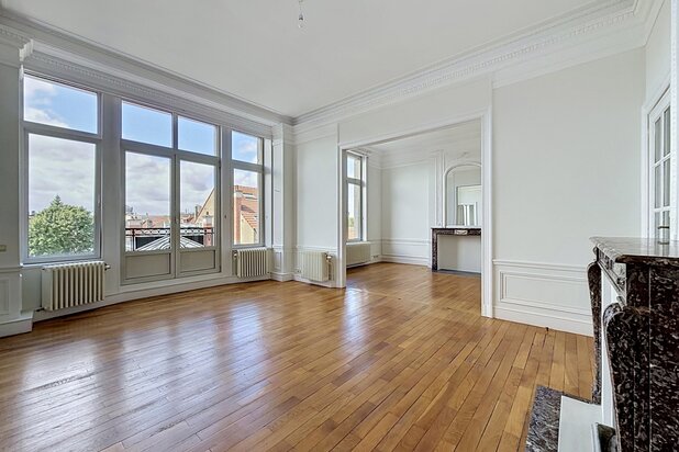 Place Brugmann : Appartement de haut standing 3 ch + bureau