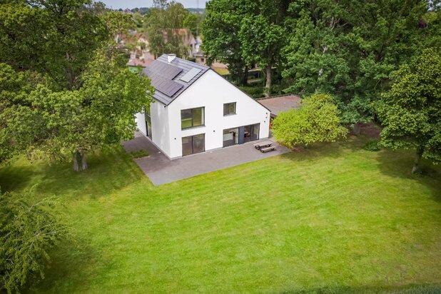 Totaal gerenoveerde villa met open vergezicht in Erps-Kwerps