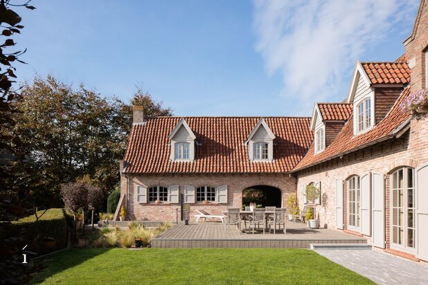 Landelijke villa met weide op 0,8 ha omgeven door groen
