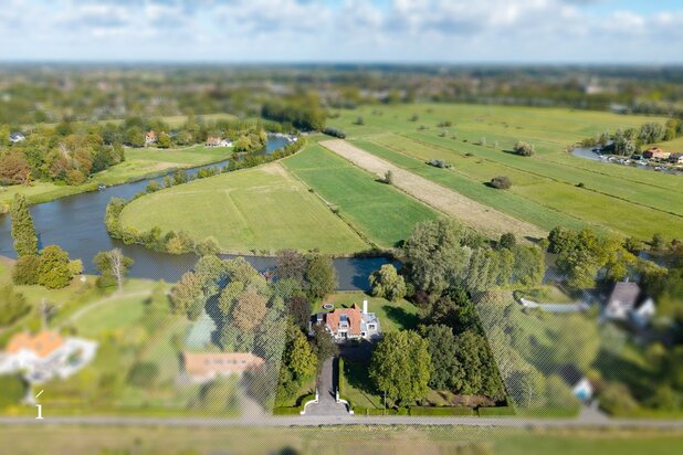 Uitzonderlijk domein met 64 meter Leiefront in Afsnee