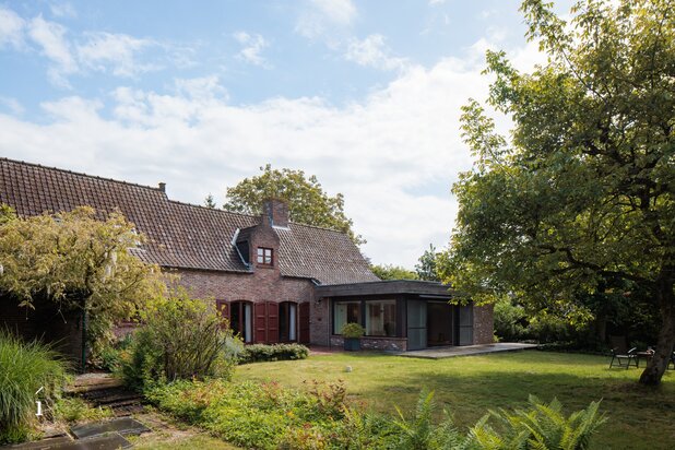 Ruime landelijke villa met zuidwestgerichte tuin op rustige ligging