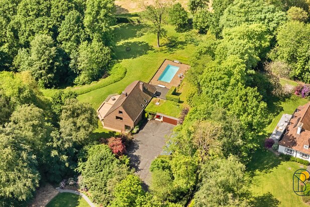 Villa intemporelle située sur un terrain exceptionnel de plus d’un hectare