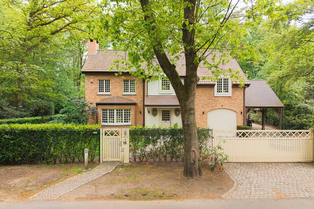 Exclusieve villa op uniek groen perceel te Kapellen
