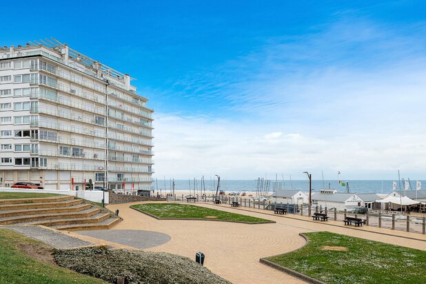 Sea views and morning sun at the RBSC Duinbergen [Zeedijk].