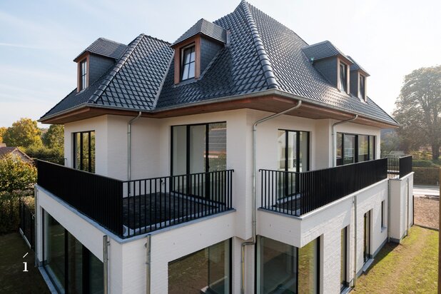 Exclusieve penthouse in het dorpscentrum van Latem met privélift en inpandige garage