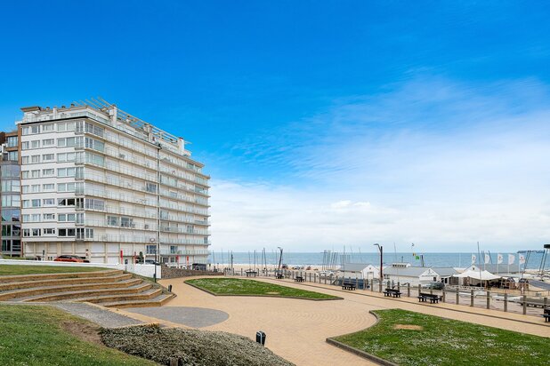 Appartement met frontaal zicht op zee, gelegen aan het Albertstrand.