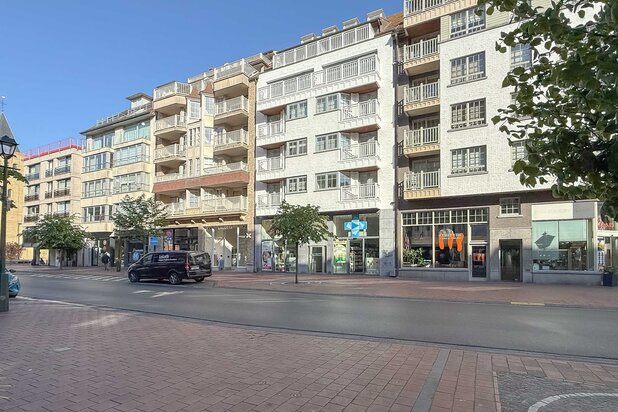Ruim appartement van 163m² met 11 m² façade in de Dumortierlaan.