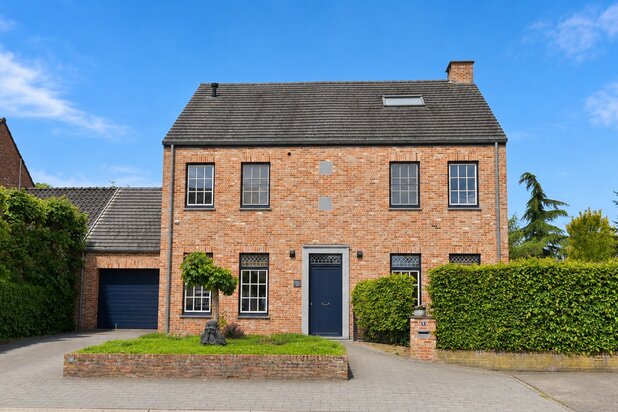 Exclusieve gezinswoning in pastorijstijl met luxe afwerking en toplocatie in Maaseik
