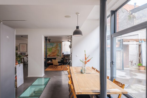 Gent Centrum - Bijzonder ruime duplex loft (263 m2 bvo) met buitenruimte, 3 slaapkamers, 2 badkamers en inpandige garage nabij de Vrijdagsmarkt.