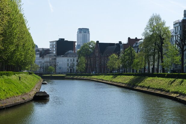 Wonen in grandeur aan de Coupure. Exclusief penthouse appartement (180 m²) met twee terrassen aan de Coupure
