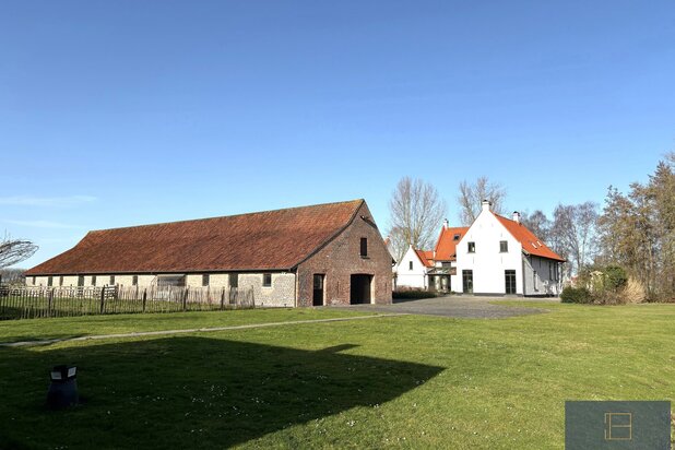 Abdijhoeve Klein Schoonhoeve - Woning met monumentale schuur