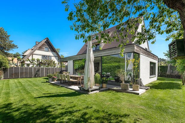 Charmante villa contemporaine avec 5 chambres et jardin ensoleillé