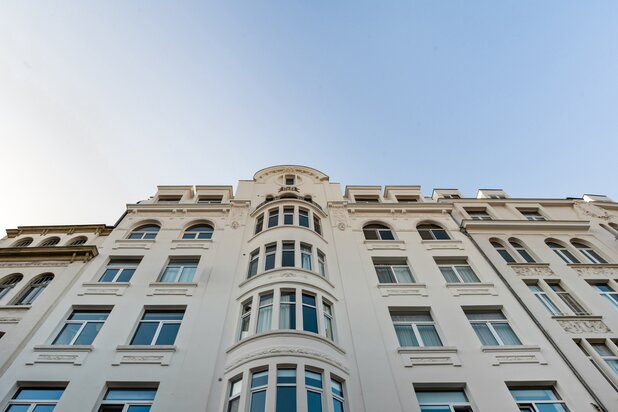 Topgelegen perfect onderhouden duplexappartement met buitenplaats.