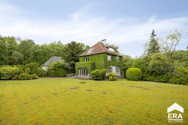 Exclusieve villa met ruime tuin in een rustige woonwijk!