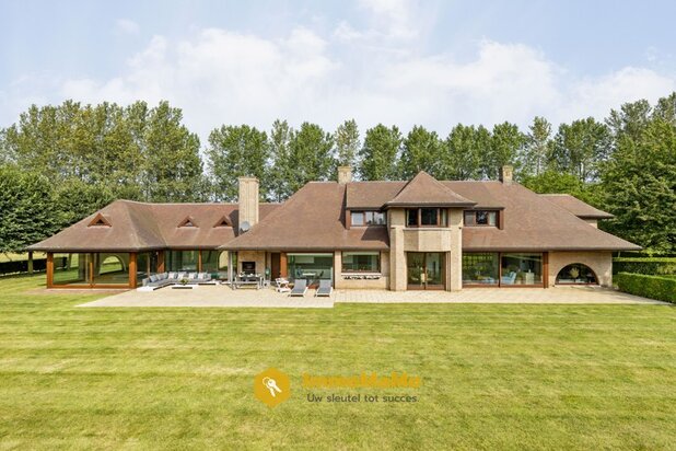 UNIEKE VILLA MET WEILAND EN PAARDENSTALLEN OP EEN TOPLOCATIE TE KOOP IN MENDONK (GENT)