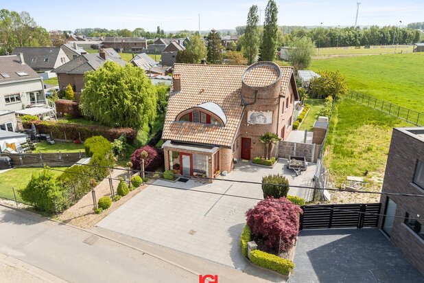 Villa met groot terrein (24a29ca), serres, vijver en overdekt zwembad