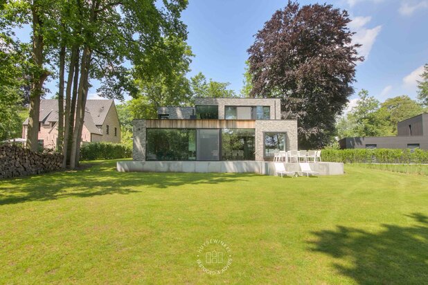 Subliem afgewerkte nieuwbouwvilla te huur