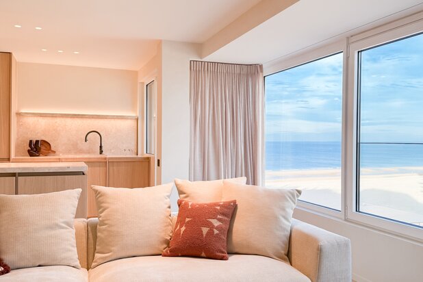Exclusief en luxueus gerenoveerd appartement met zeezicht aan het Albertplein...