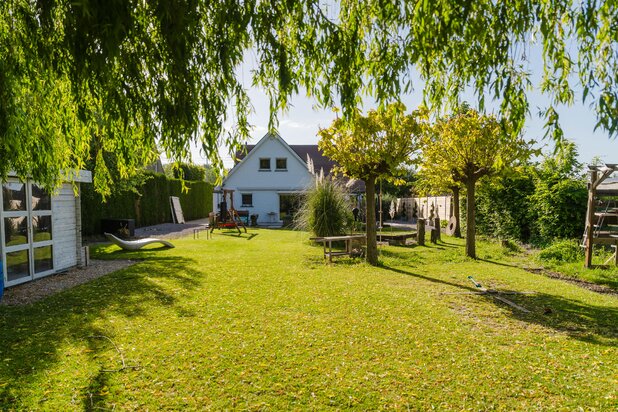 Ruime instapklare villa met praktijkmogelijkheid 