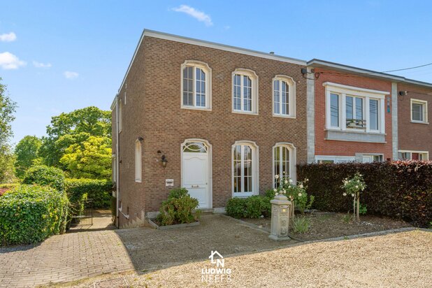 VERKOCHT ! Uniek gelegen aan de Vaart op 12a24ca !