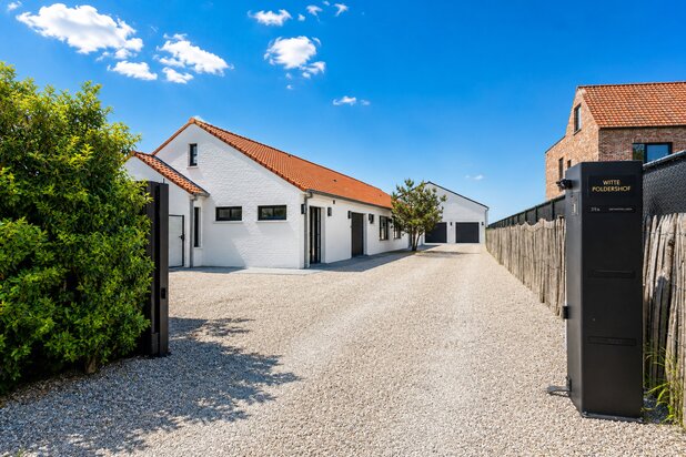 Instapklare koppelvilla met 4 slaapkamers te koop in Knokke!