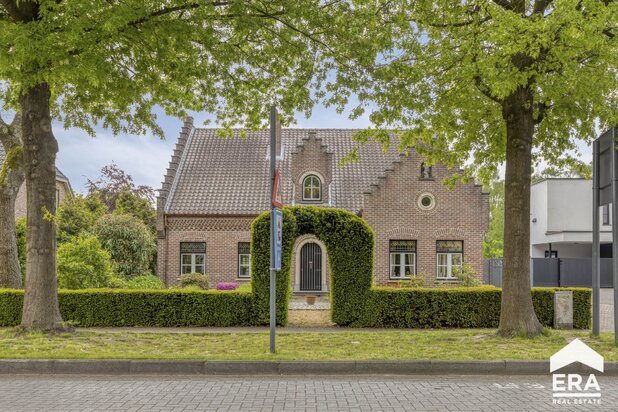 Landelijke villa met praktijkruimte te koop in Lommel!