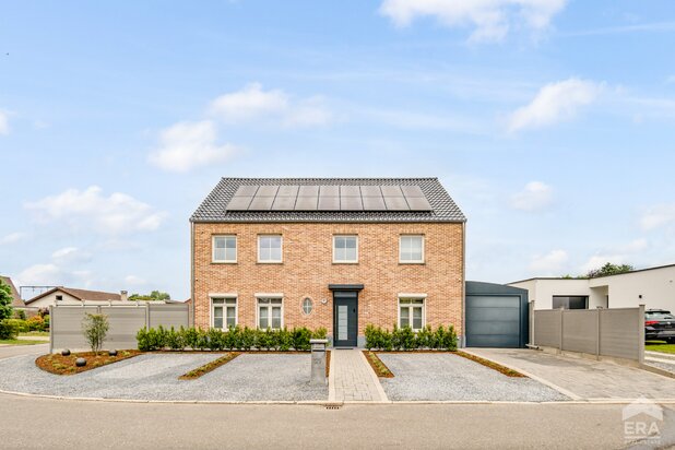 Ruime gezinswoning met atelier in Kermt (Hasselt)
