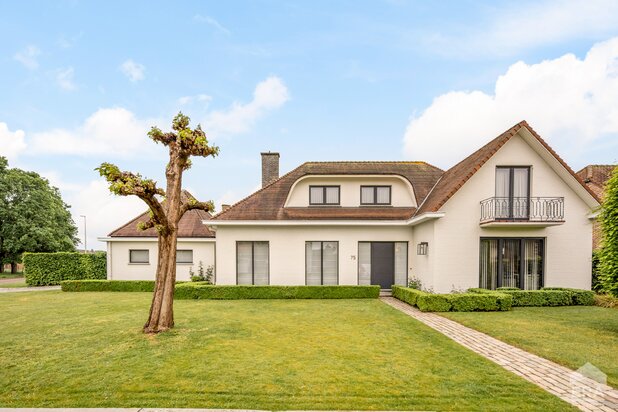 Karaktervolle villa met praktijk en prachtige tuin in Donk