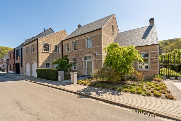Ruime woning met achterbouw en kantoorruimte in Holsbeek