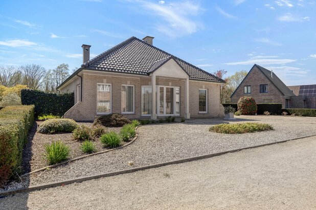 Ruime woning in oase van rust met prachtige tuin