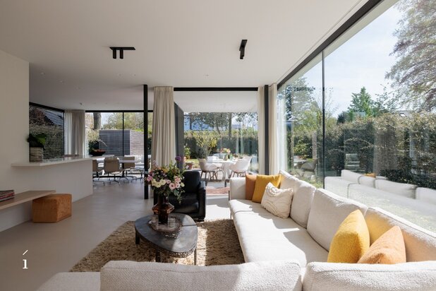CAS villa met naadloze integratie in de natuur