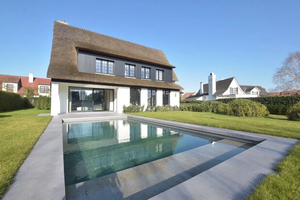 Compleet gerenoveerde villa aan de rand van het Zoute.
