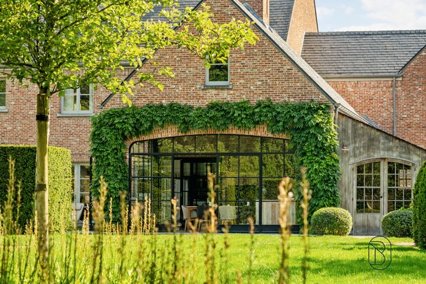 Prachtige klassevilla met mooi aangelegde tuin