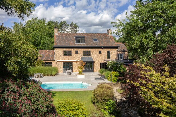 Prestigieuze villa met zwembad op 3.528 m² op toplocatie!