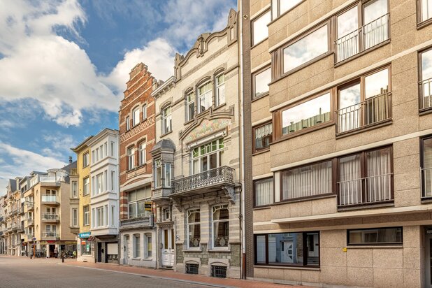 Exclusief Burgerhuis in art nouveaustijl, aan de zee.