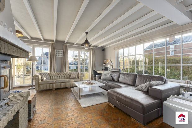 Villa rénovée située à un emplacement de premier choix