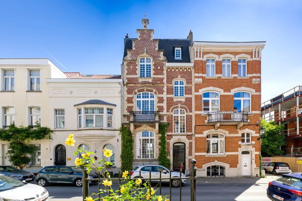 Vlak bij het Gemeenteplein Ukkel: prachtig herenhuis