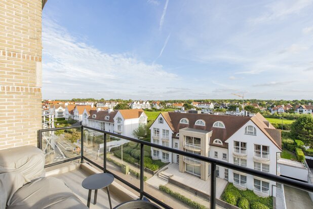 Superieur appartement met mooiste zicht van de Kustlaan over het Zoute en de Approach golf!