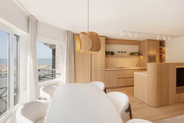 Mooi appartement (3 slaapk.) en top zijdelings zeezicht